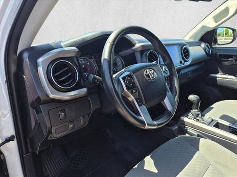 Used 2020 Toyota Tacoma SR5 RWD image 10