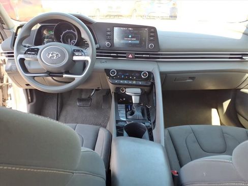 Used 2023 Hyundai Elantra Blue image 5