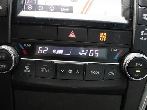 Used 2015 Toyota Camry XLE w/ Moonroof Package FWD image 37