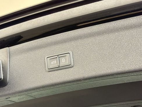 Used 2018 Audi Q3 2.0T Premium Plus w/ Premium Plus Package image 16