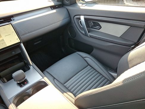 Used 2025 Land Rover Discovery Sport Dynamic SE AWD/4WD image 14