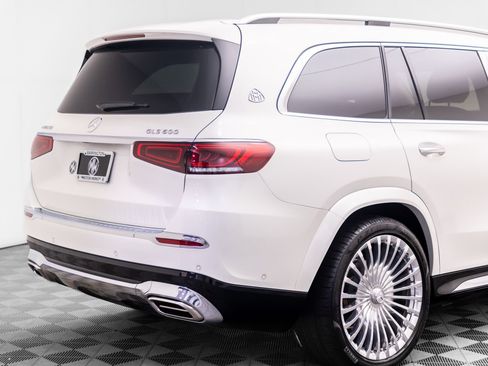 Used 2023 Mercedes-Benz Maybach GLS 600 4MATIC image 43