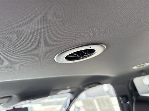 Used 2024 Chevrolet Suburban LT image 19