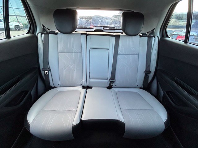Used 2022 Chevrolet Trax LT w/ LT Convenience Package AWD/4WD image 33