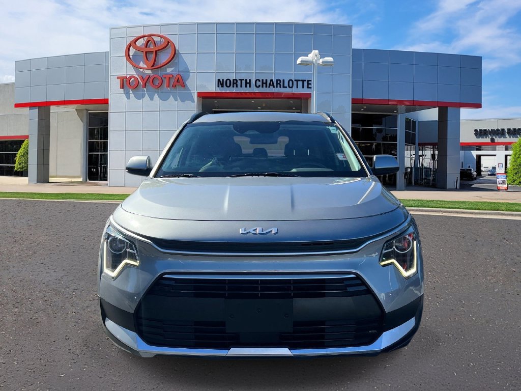 Used 2023 Kia Niro EX FWD image 3