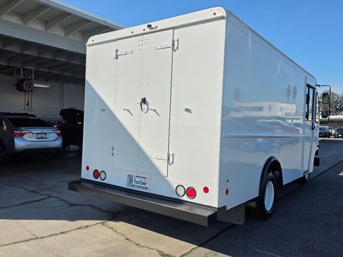 Used 2017 Ford E-350 and Econoline 350 Super Duty w/ A/C Prep Package image 13