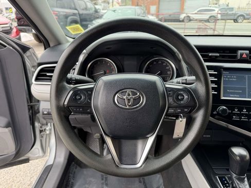 Used 2018 Toyota Camry LE FWD image 32