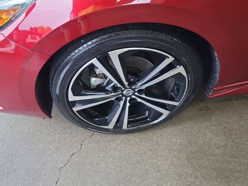 Used 2022 Nissan Sentra SR w/ SR Premium Package FWD image 4