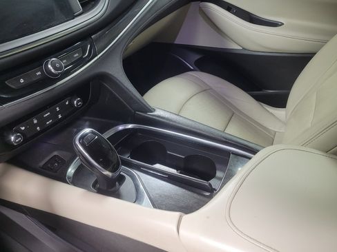 Used 2018 Buick Enclave Essence FWD image 26