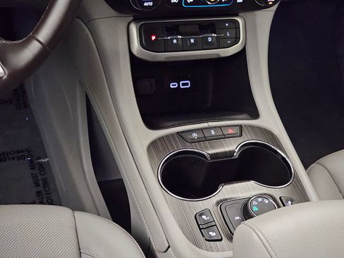 Used 2023 GMC Acadia SLT AWD/4WD image 10