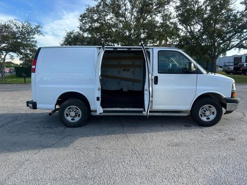 Used 2022 Chevrolet Express 2500 RWD 2500 135 w/ Driver Convenience Package image 9