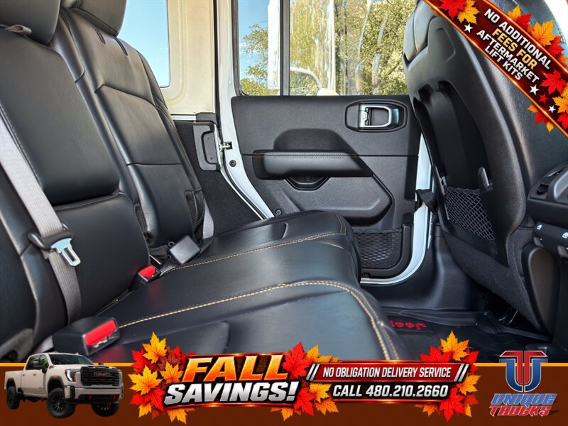 Used 2024 Jeep Wrangler Unlimited Sahara w/ Technology Group AWD/4WD image 29