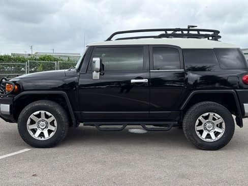 Used 2014 Toyota FJ Cruiser 4WD w/ Convenience Package image 10