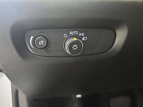 Used 2023 Chevrolet Traverse LS AWD/4WD image 14
