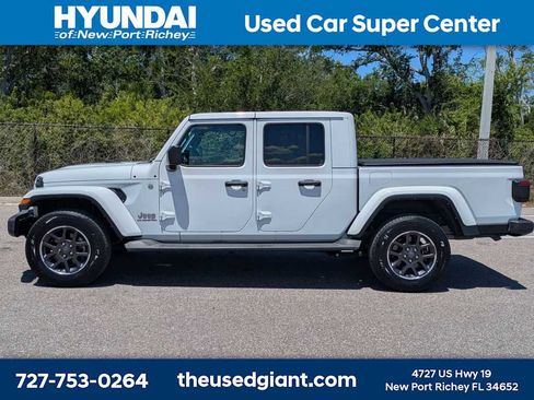 Used 2022 Jeep Gladiator Overland w/ LED Lighting Group AWD/4WD image 2