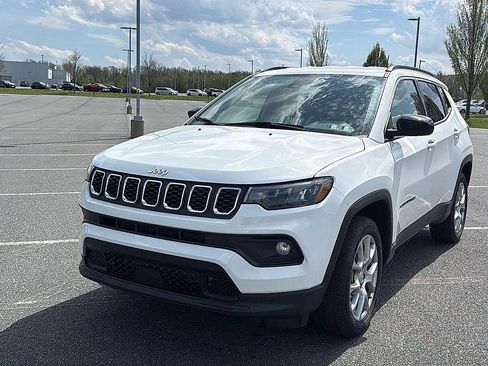 Used 2024 Jeep Compass Latitude AWD/4WD image 14