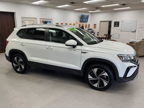 Used 2024 Volkswagen Taos SE image 29