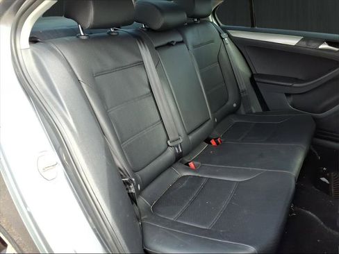 Used 2017 Volkswagen Jetta SE image 14
