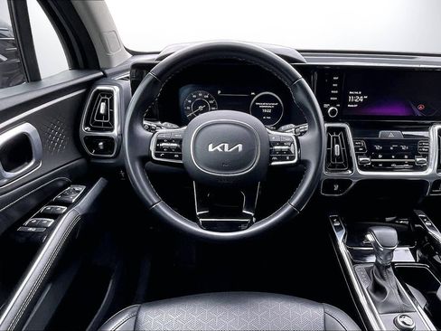 Used 2023 Kia Sorento SX image 12