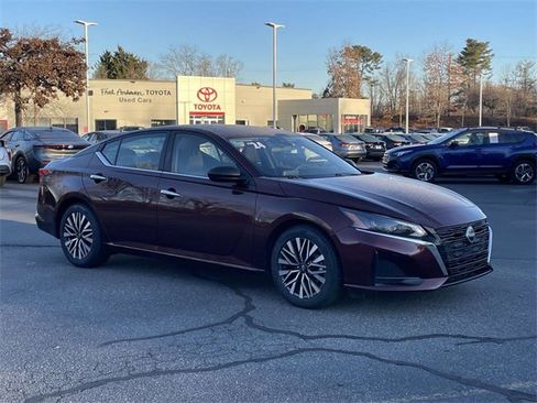 Used 2024 Nissan Altima 2.5 SV image 7