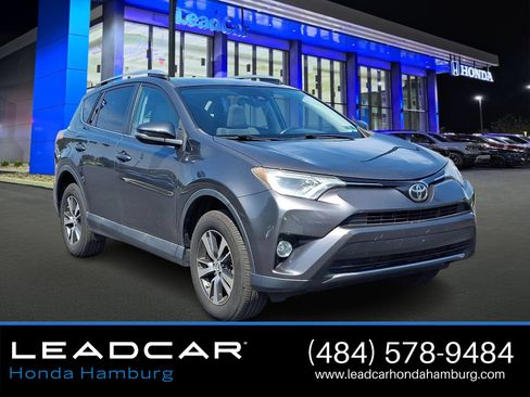 Used 2017 Toyota RAV4 XLE AWD/4WD image 1