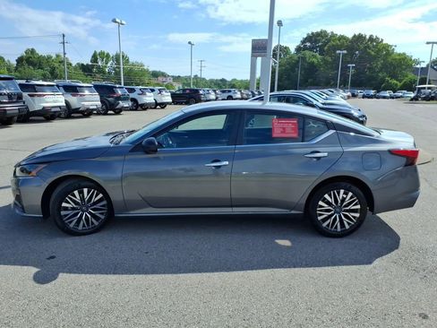 Certified 2025 Nissan Altima 2.5 SV FWD image 18