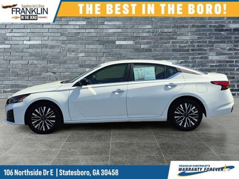Used 2025 Nissan Altima 2.5 SV FWD image 2