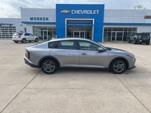 Used 2025 Kia K4 FWD image 2