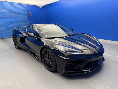 Used 2025 Chevrolet Corvette Stingray Preferred Cpe w/ Z51 Performance Package RWD image 2