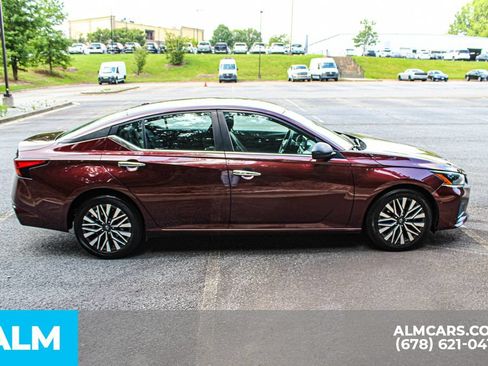 Used 2024 Nissan Altima 2.5 SV FWD image 8