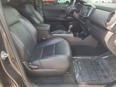 Used 2023 Toyota Tacoma TRD Off-Road w/ TRD Premium Off Road Package image 22