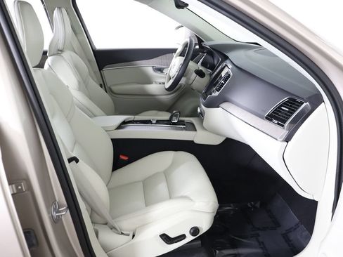 Used 2024 Volvo XC90 B5 Plus AWD/4WD image 36