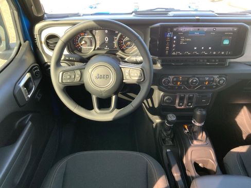 Used 2025 Jeep Wrangler Sport image 23