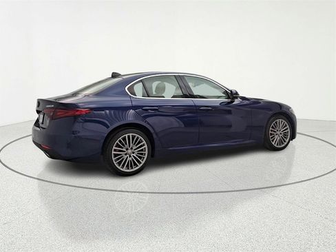 Used 2018 Alfa Romeo Giulia Ti w/ Quick Order Package 22X Lusso image 8