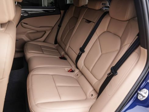 Certified 2025 Porsche Macan AWD/4WD image 32