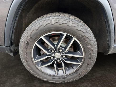 Used 2017 Jeep Grand Cherokee Trailhawk AWD/4WD image 36