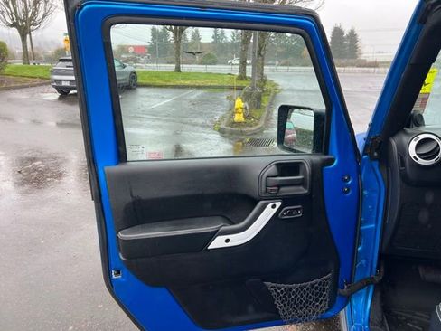 Used 2014 Jeep Wrangler Unlimited Sahara image 14