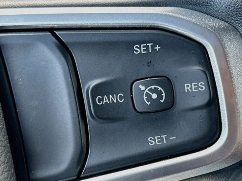 Used 2022 RAM 1500 Big Horn AWD/4WD image 36