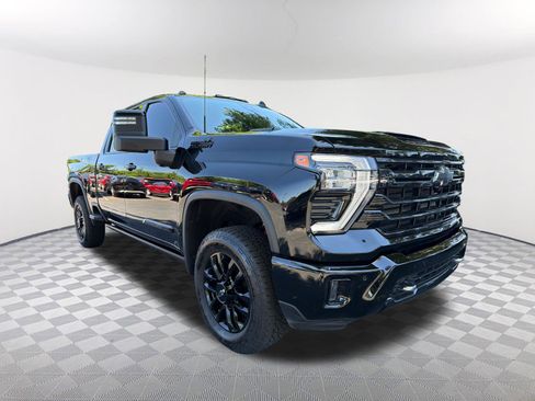 Used 2025 Chevrolet Silverado 3500 High Country w/ Midnight Edition AWD/4WD image 3