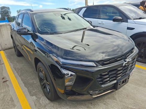 Used 2024 Chevrolet Trax ACTIV FWD image 2