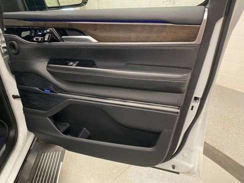 Used 2023 Jeep Grand Wagoneer L Series II AWD/4WD image 28