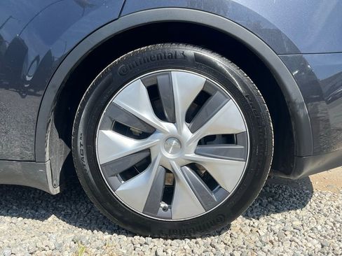 Used 2024 Tesla Model Y 2WD image 13