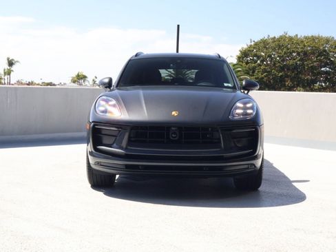 Certified 2024 Porsche Macan AWD/4WD image 6