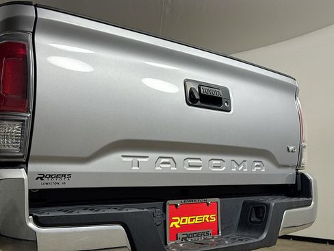 Certified 2021 Toyota Tacoma TRD Off-Road AWD/4WD image 26