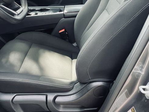 Used 2024 Nissan Rogue S image 21