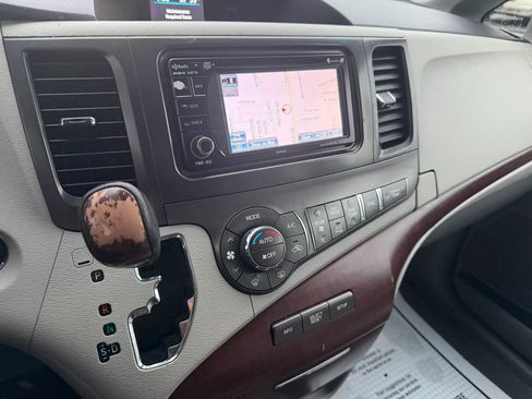 Used 2014 Toyota Sienna XLE AWD/4WD image 13