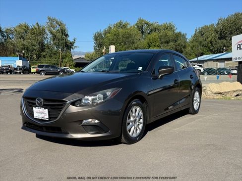 Used 2016 MAZDA MAZDA3 i Sport w/ Preferred Equipment Package FWD image 3