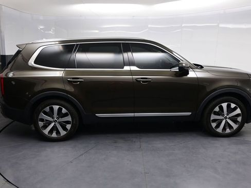 Used 2022 Kia Telluride EX w/ EX Premium Package FWD image 5