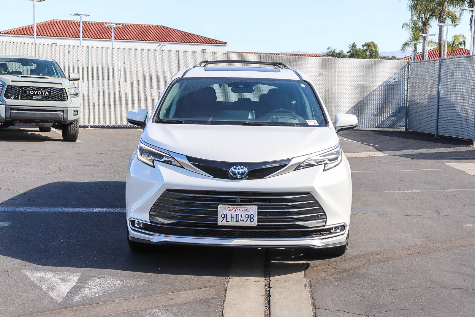 Certified 2024 Toyota Sienna Platinum FWD image 2