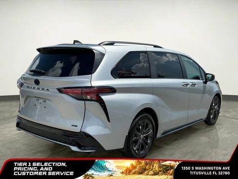 Used 2025 Toyota Sienna XSE w/ XSE Plus Package FWD image 12